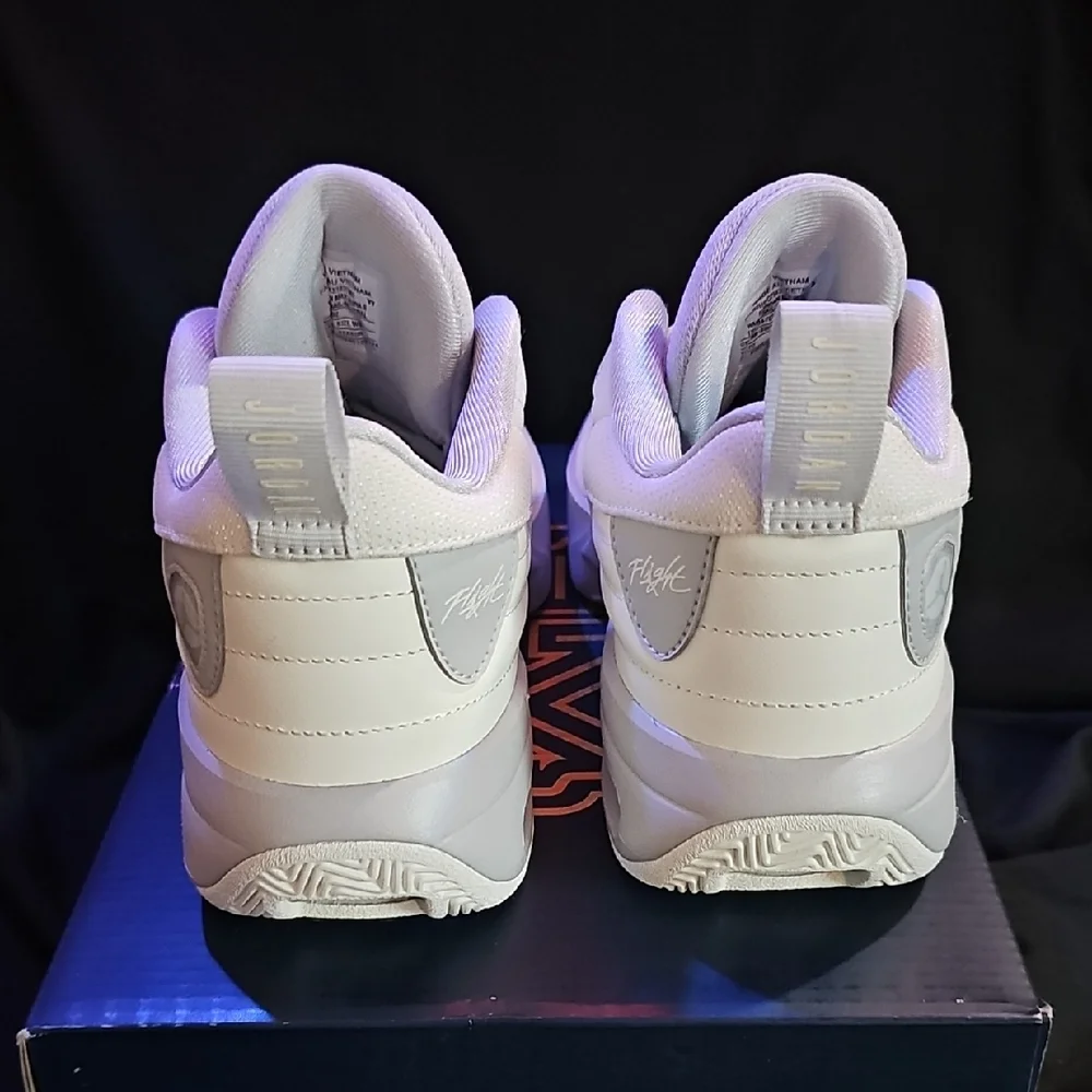 *Brand New* Jordan Max Aura 6s - Picture 4 of 11